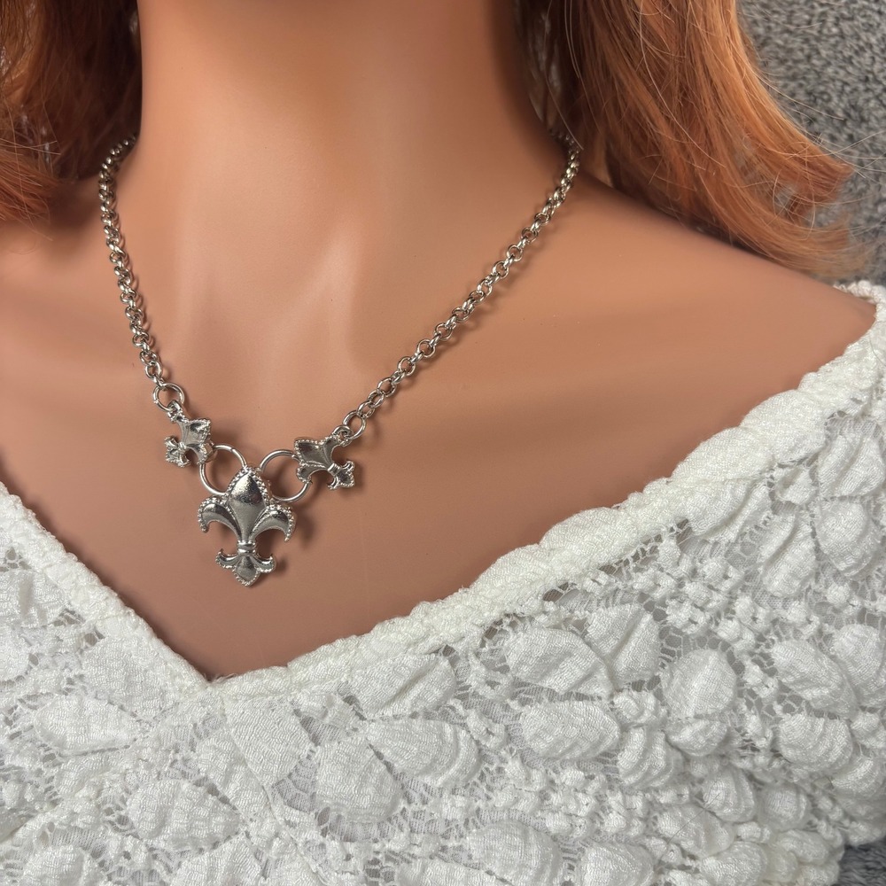 Fleur De Lis Necklace Silver Tone Triple Pendant Gothic Medieval Victorian 21909